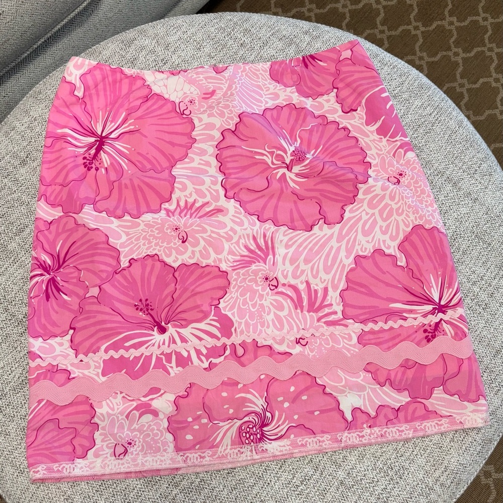 SALE!  Closet purge!  
LILLY PULITZER  size 10 fully lined skirt